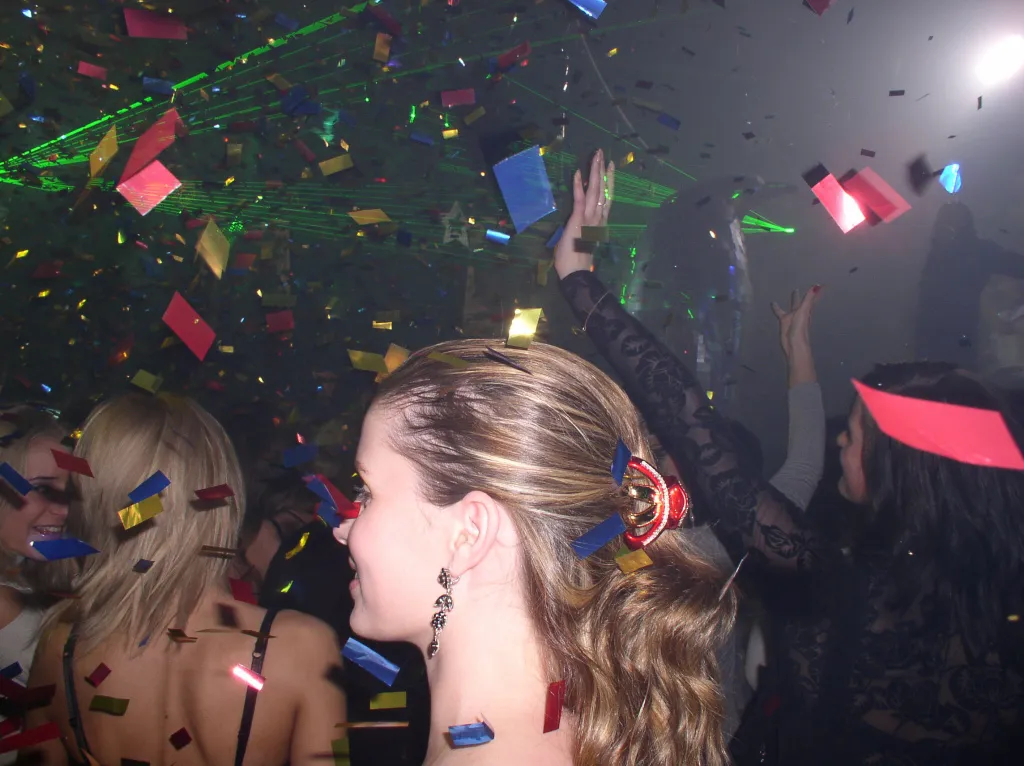 Купить конфетти хлопушки оптом недорого — Красноярск Купить конфетти хлопушки оптом недорого — Красноярск