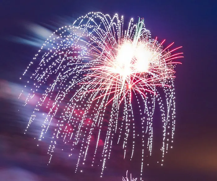 Высотный салют Красноярск Высотный салют – слагаемые пиротехнического эффекта. Визуальный эффект высотного салюта - заряд летит на высоту, соответствующую калибру пусковой мортиры. После выстрела из пушки пиротехнический шар высотного салюта достигает высоты 100, 150 или все 300 метров, где взрывается ослепительно – яркой огненной сферой. организация и проведение фейерверк шоу от магазина пиротехники  | krasnoyarsk.piroclub.ru