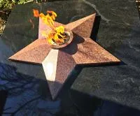 Звезда из красного гранита (518204) монтаж комплект горелка ГВД 379 10 89 00 ПС вечный огонь ø 1000 мм. монолит - массив  в Красноярске