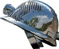 Каска - скульптура абстрактная скульптура из нержавеющей стали на заказ — Красноярск  