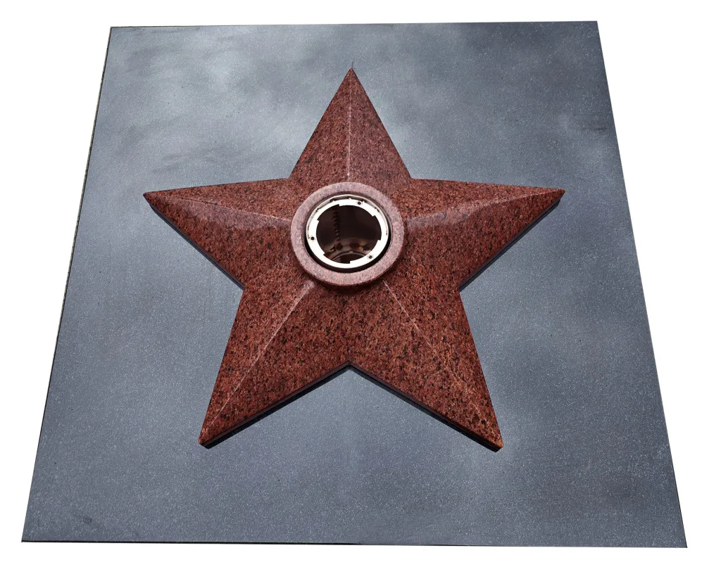 Звезда из красного гранита Вечный огонь от производителя 